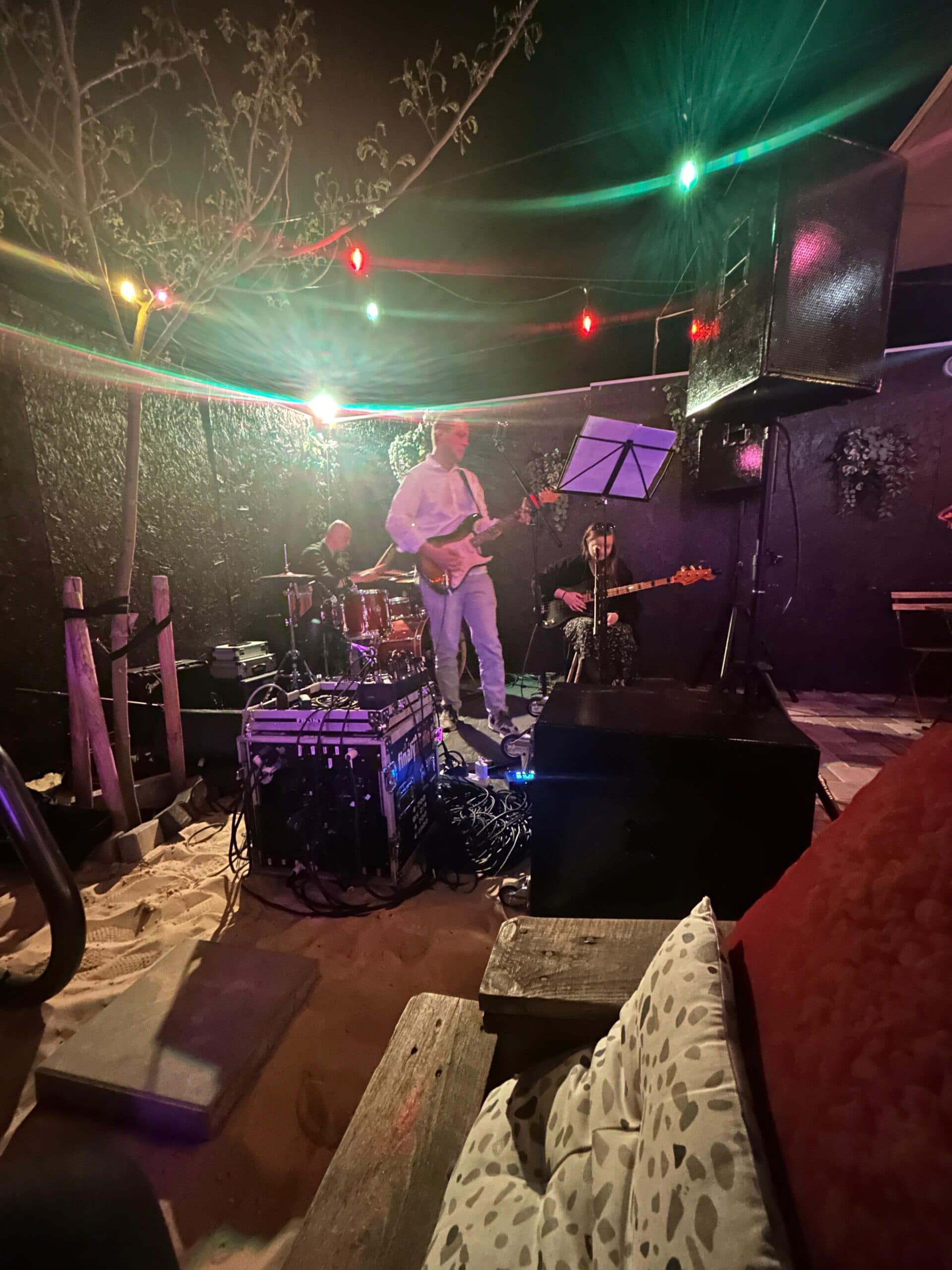 Terasa Chillout Baru v Nitre s posedením a zeleňou